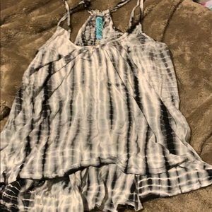 Loose fitting flows tank top